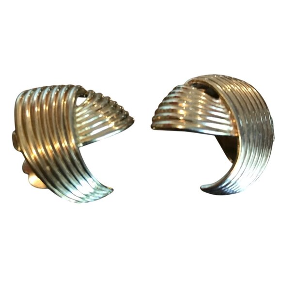 Vintage Gold Tone Ribbed Clip On Earrings Classy 1" - Picture 1 of 5